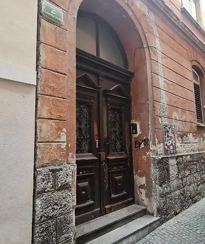 Апартаменти Keymaster's Hideaway *