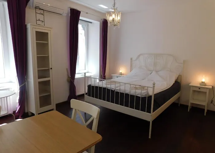 Keymaster's Hideaway Апартаменти